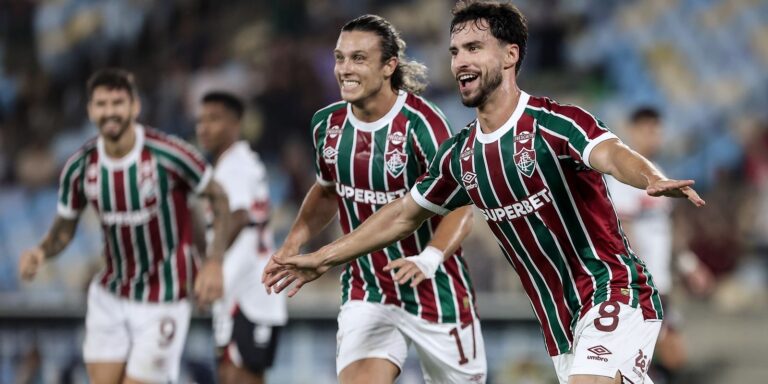 fluminense-goleia-sao-paulo-e-confirma-presenca-na-copa-libertadores