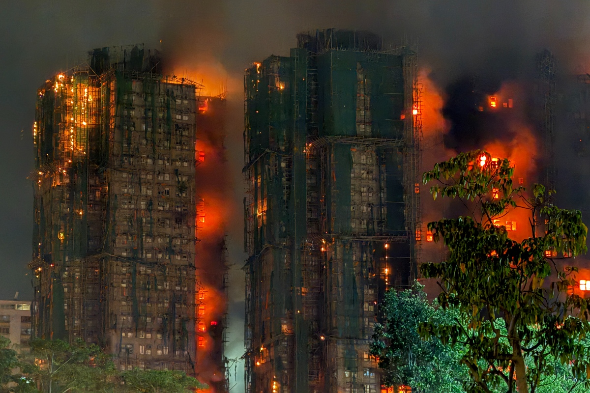 hong-kong:-mais-8-suspeitos-sao-presos-por-incendio-com-128-mortes