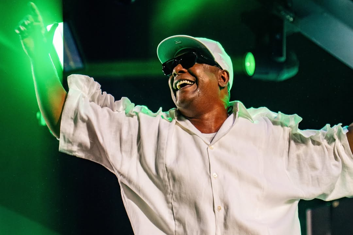 vocalista-do-psirico-comemora-alta-e-faz-alerta:-“um-susto-daqueles”