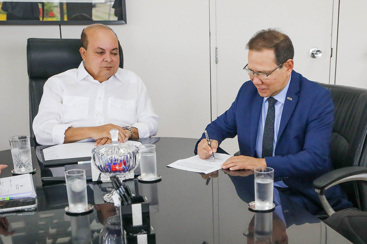 ibaneis-empossa-nelson-souza-como-novo-presidente-do-brb