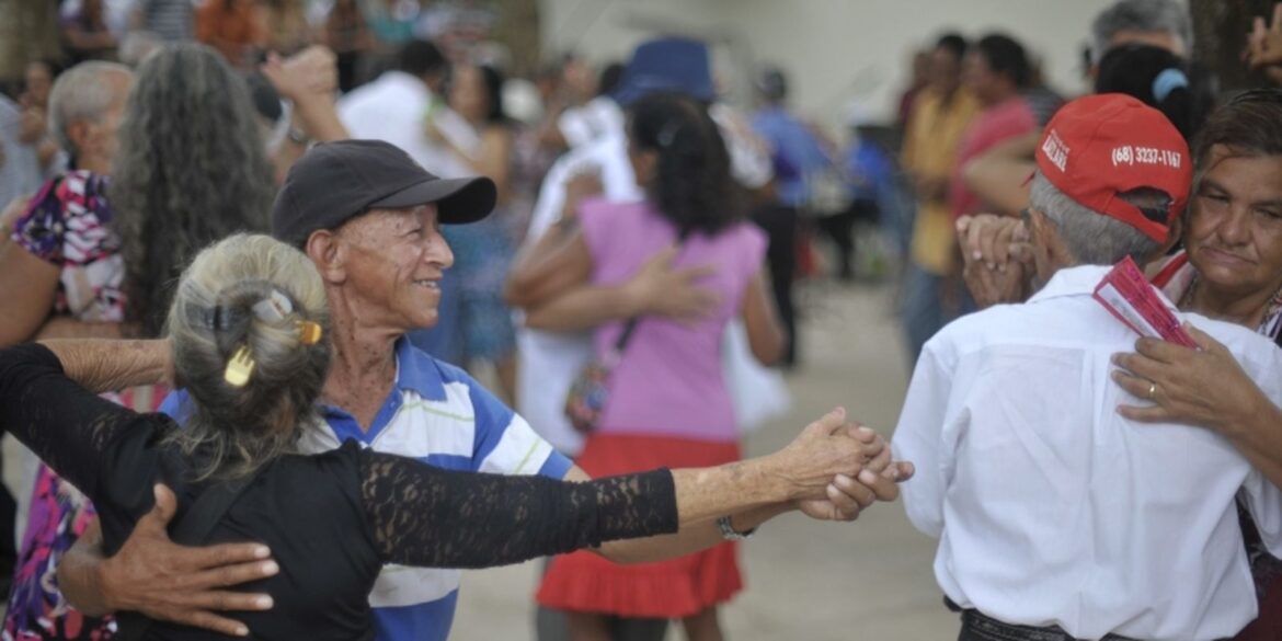 expectativa-de-vida-no-pais-sobe-para-76,6-anos,-a-maior-ja-registrada