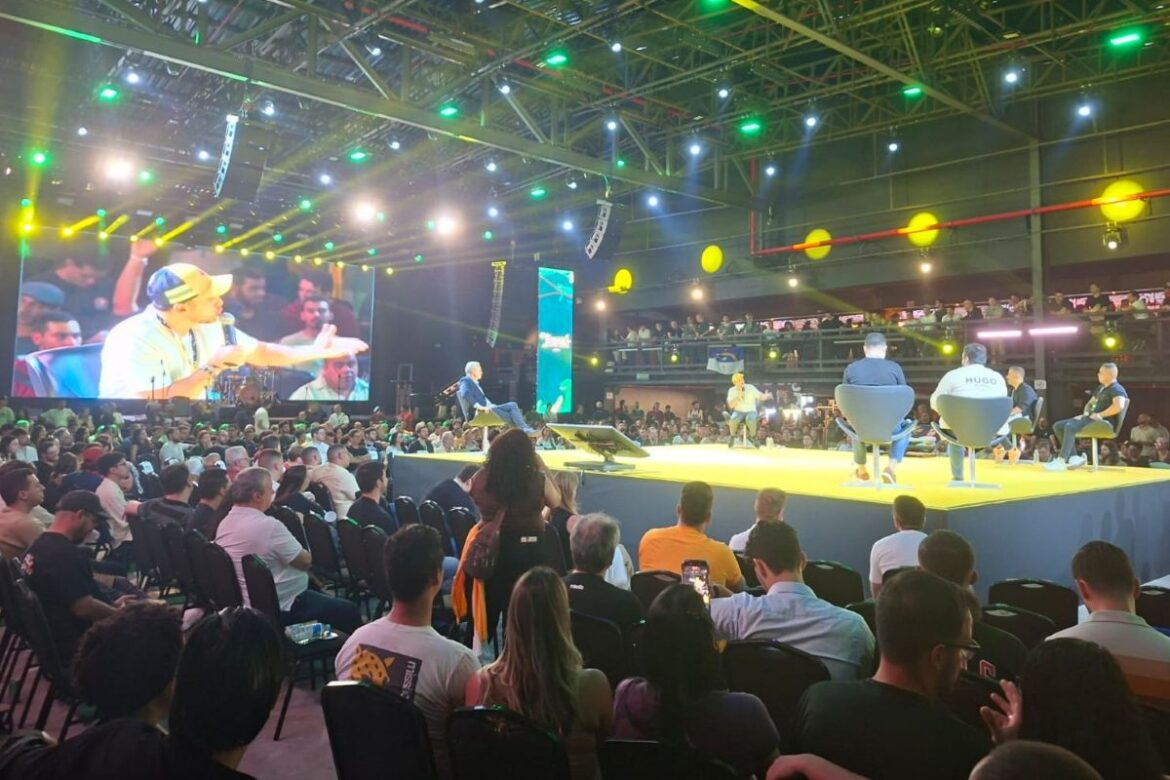 com-partido,-mbl-quer-formar-nova-direita-sem-ceder-a-“jovem-de-terno”