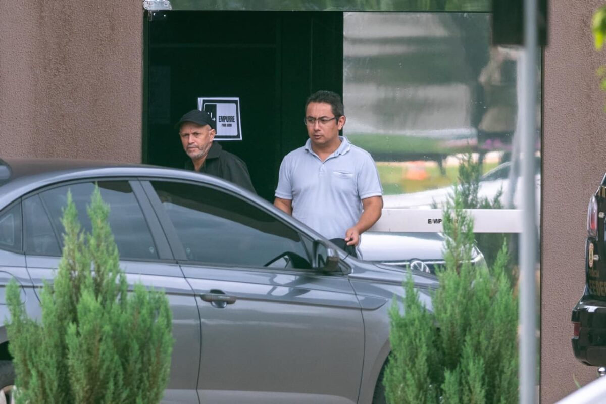 irmao-de-michelle-vai-a-pf-levar-refeicoes-para-bolsonaro