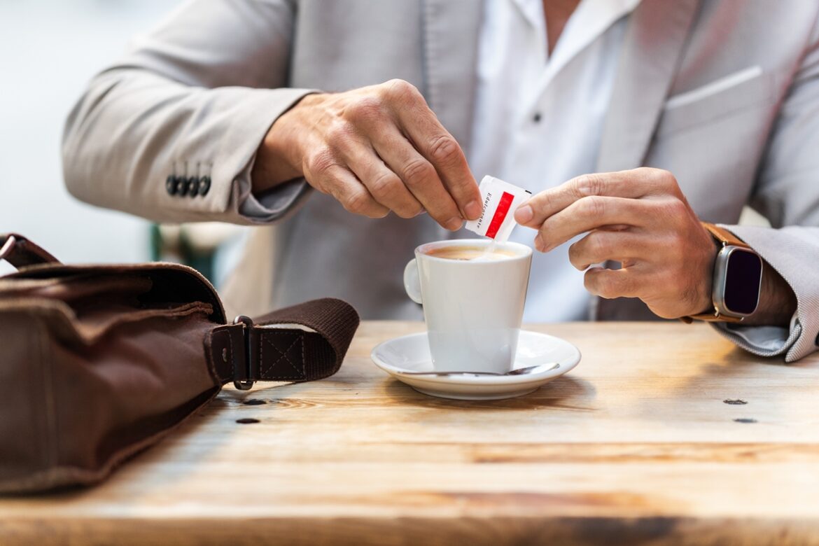 trocar-acucar-por-adocante-emagrece?-especialista-explica