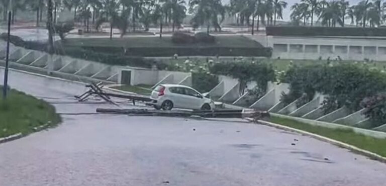 Motorista de 21 anos que derrubou dois postes no Calafate terá que arcar com prejuízos