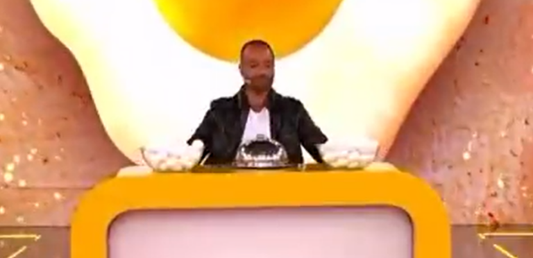 Após prometer comer cem ovos, homem surpreende no Programa Silvio Santos