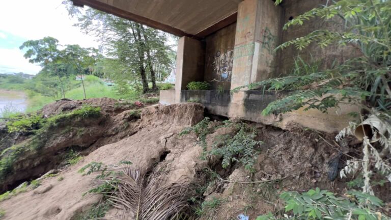 Erosão em base da ponte Wilson Pinheiro preocupa moradores e acende alerta na fronteira