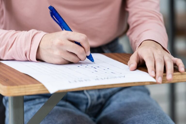 Editais de concursos públicos abertos na região Centro-Oeste em fevereiro de 2026.