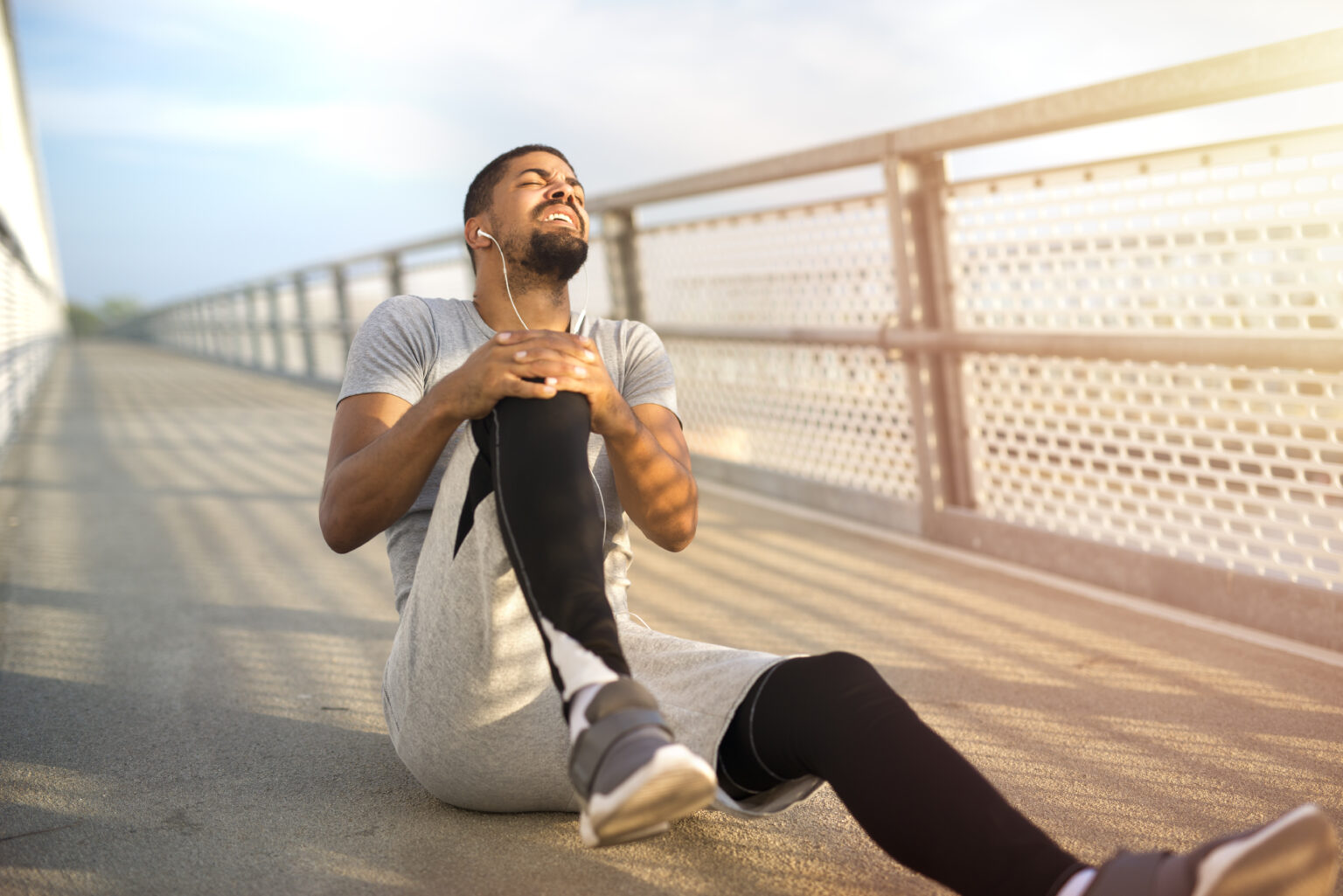 É normal sentir dor no joelho depois de correr?