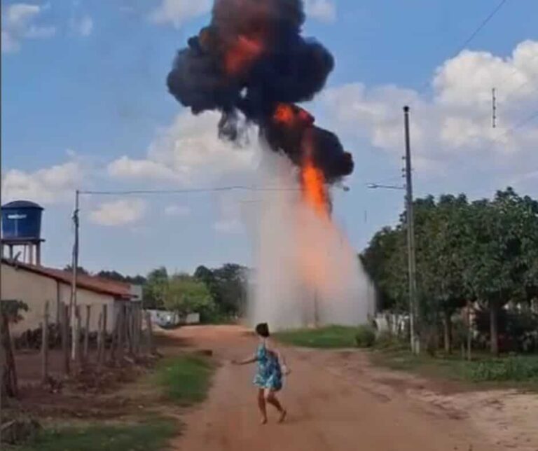 Explosão de transformador assusta moradores e mulher é filmada correndo em pânico