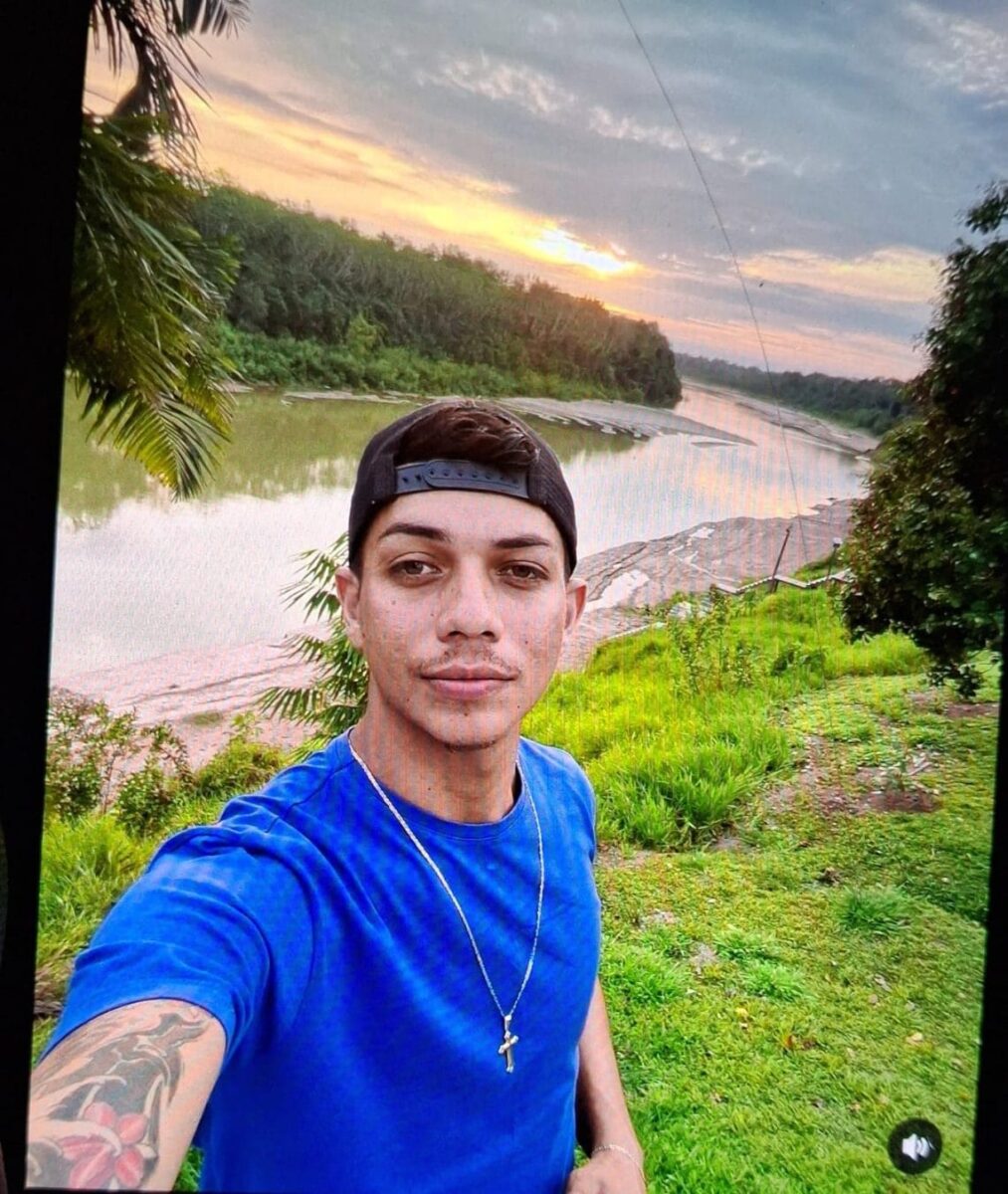 Mergulhadores encontram corpo de jovem após naufrágio no rio Envira, no interior do Acre