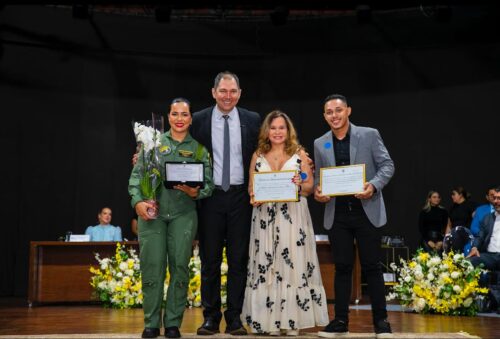 Presidente da Câmara entrega títulos honoríficos e destaca o valor de quem transforma Rio Branco com trabalho e dedicação Presidente da Câmara entrega títulos honoríficos e destaca o valor de quem transforma Rio Branco com trabalho e dedicação