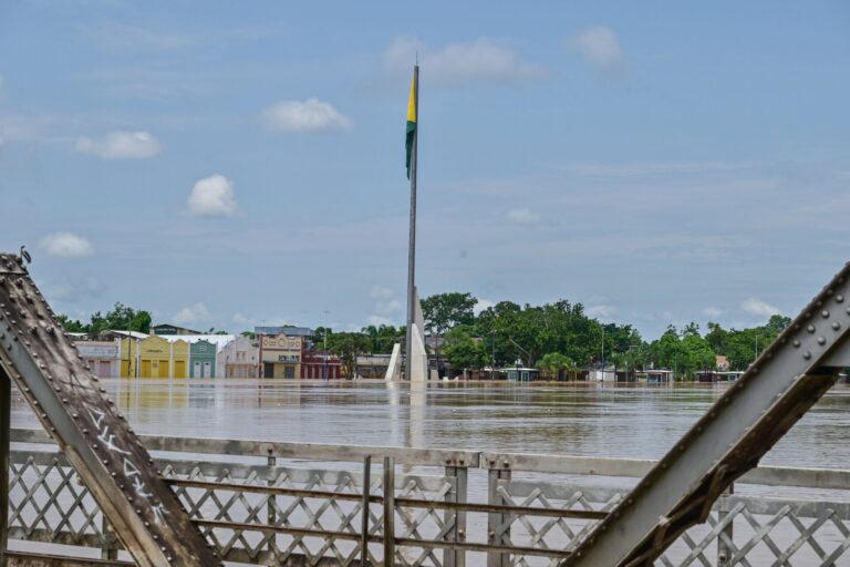 Chuvas acima da média em outubro elevam Rio Acre e acendem alerta para cheias no início de 2026