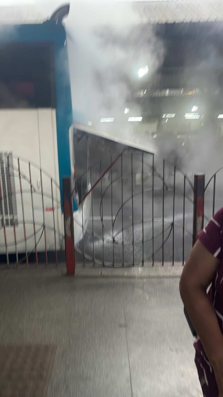 Ônibus pega fogo no Terminal Urbano de Rio Branco e assusta passageiros