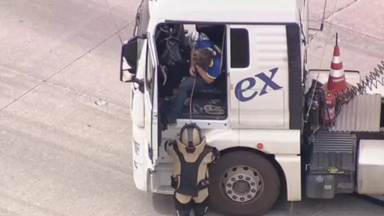 Quem é o motorista sequestrado e amarrado com explosivos em caminhão que saiu do Acre