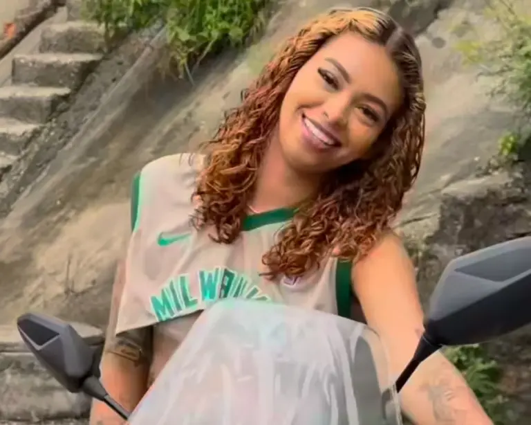 Dada como morta e confundida com “Japinha do CV”, Penélope aparece nas redes com moto de R$ 30 mil