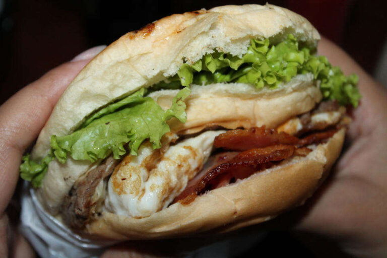 Onze pessoas passam mal após consumir lanche em Rio Branco; cinco são da mesma família