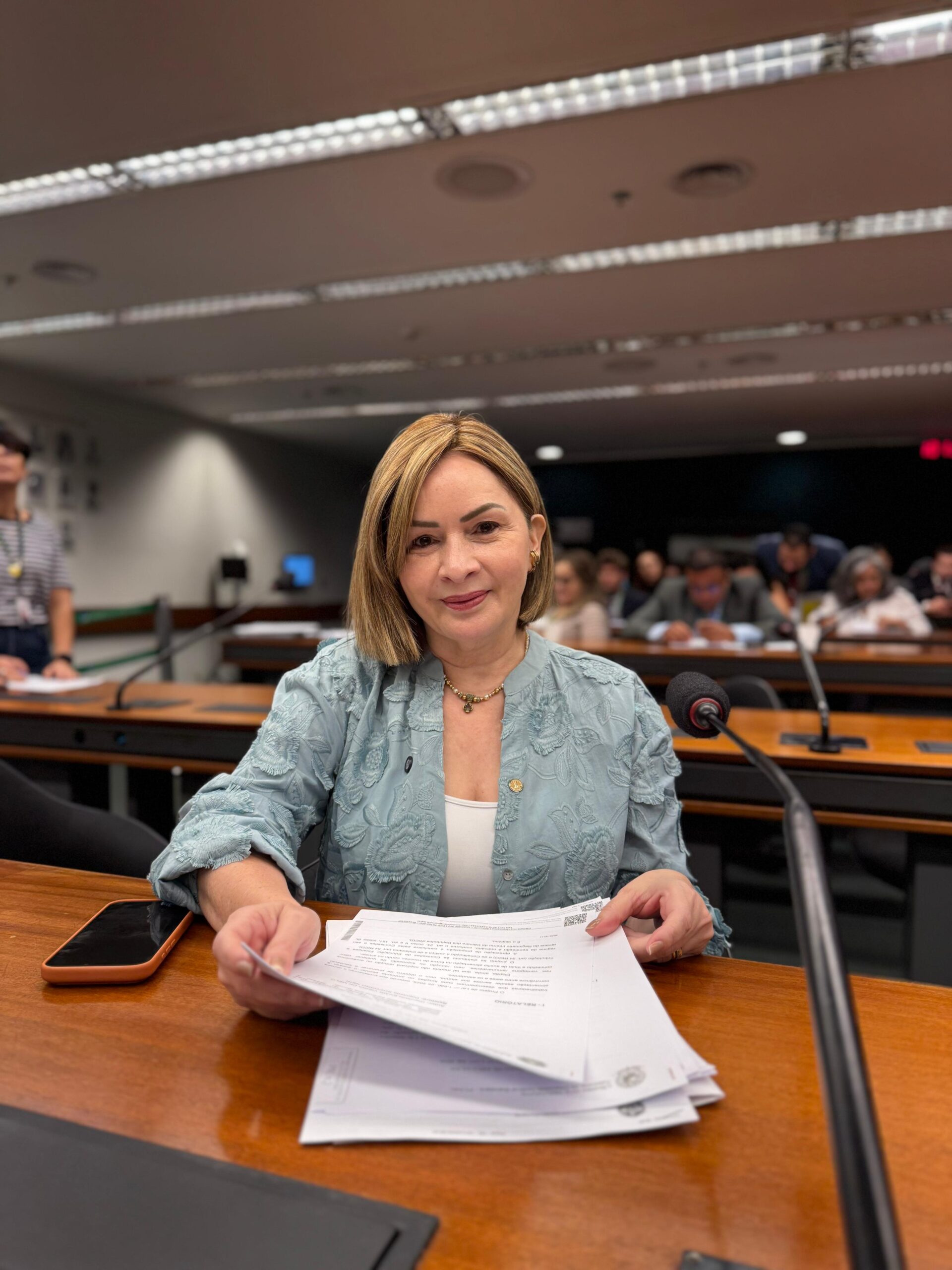 Socorro Neri propõe projeto de lei que isenta Imposto de Renda para profissionais da Educação
