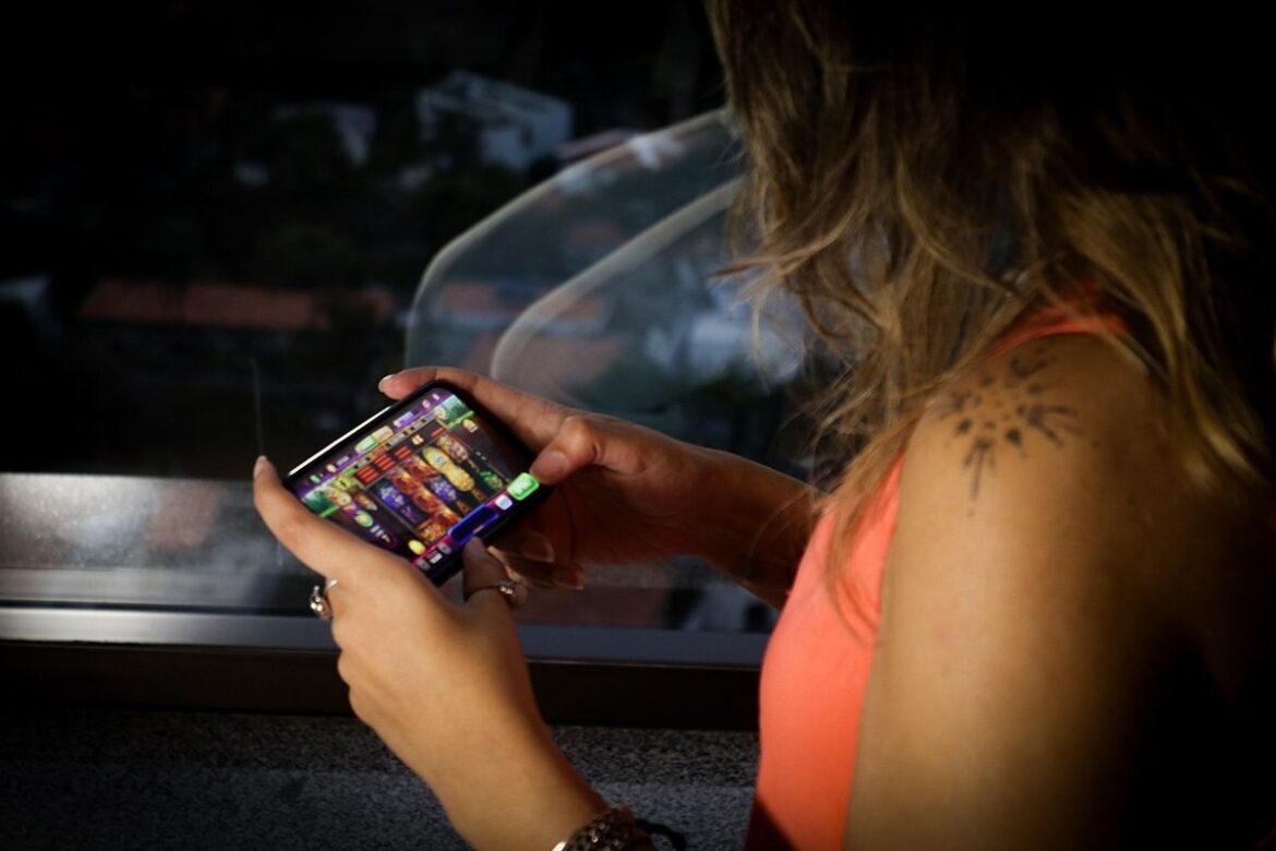 “gastei-toda-minha-rescisao-em-sites-de-apostas”,-conta-diarista-de-sp