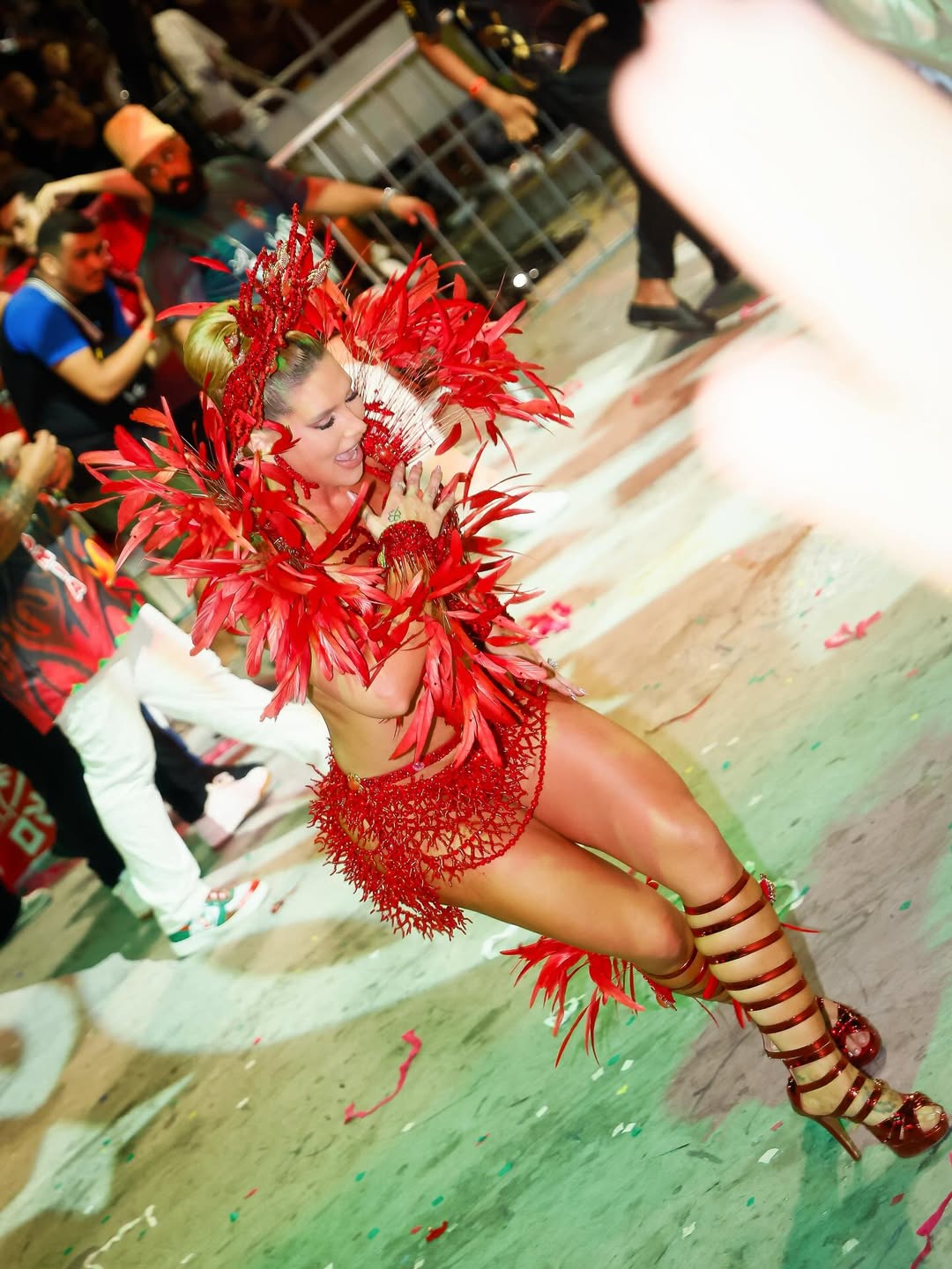 Virginia revela mensagem de apoio de Vini Jr antes de estreia no Carnaval