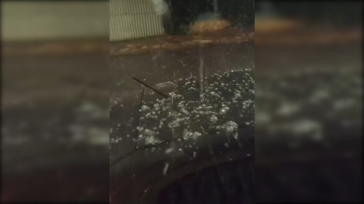 moradores-registram-chuva-de-granizo-durante-temporal-no-df