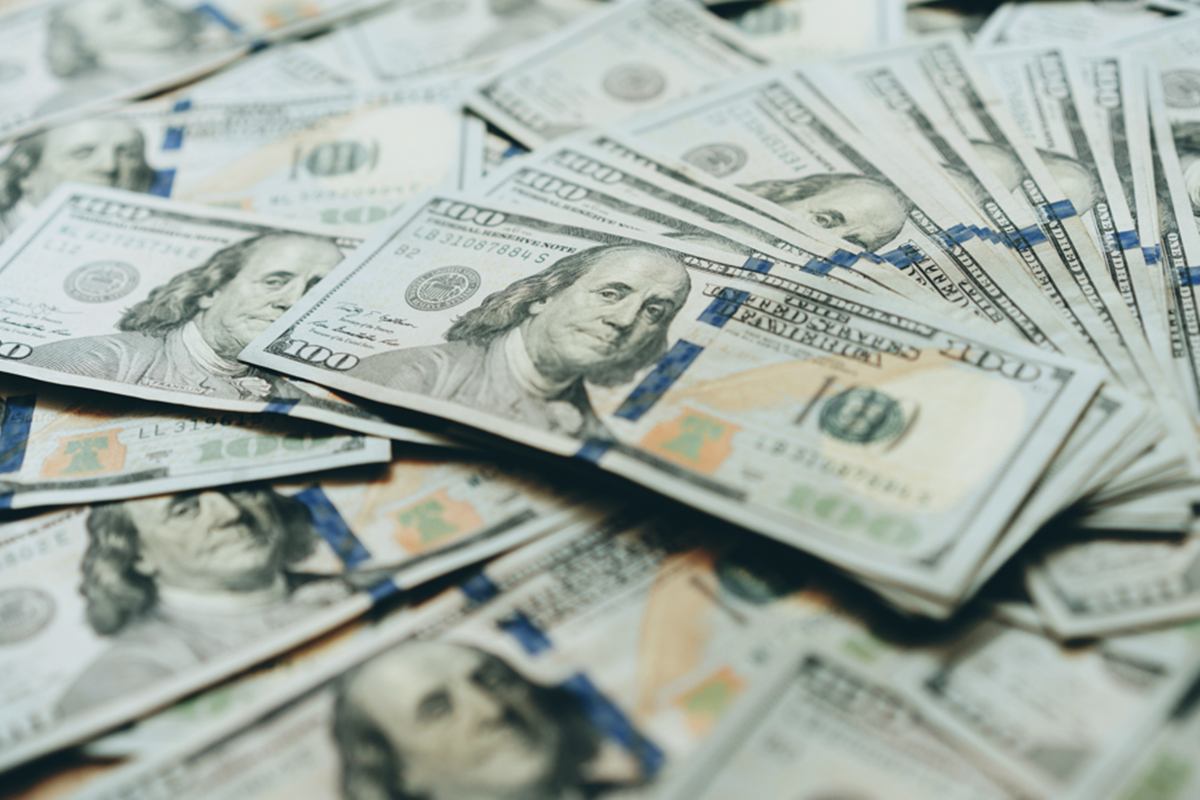 dolar-abre-em-queda-com-producao-industrial-e-atencao-a-bc-e-fed