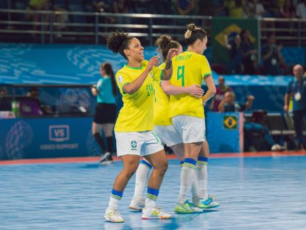 brasil-vence-japao-e-se-garante-na-semifinal-da-copa-do-mundo-feminina-de-futsal