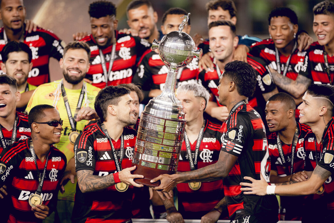 jogador-do-flamengo-acionado-por-reconhecimento-de-paternidade-tem-filho-da-mesma-idade