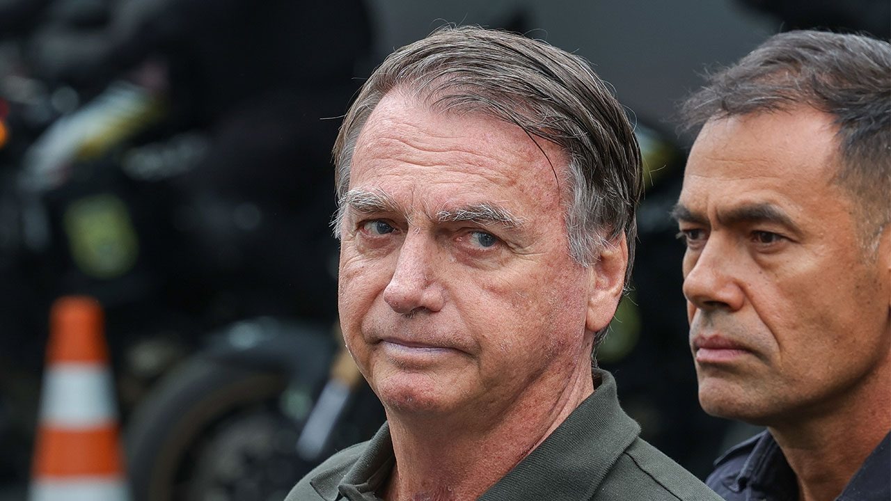 Aliados de Bolsonaro reclamam de ‘luxo’ da cela de Anderson Torres em comparação à do ex-presidente