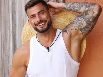 apos-“a-fazenda”,-nizam-hayek-revela-verdadeiro-motivo-de-ter-abandonado-conteudo-adulto