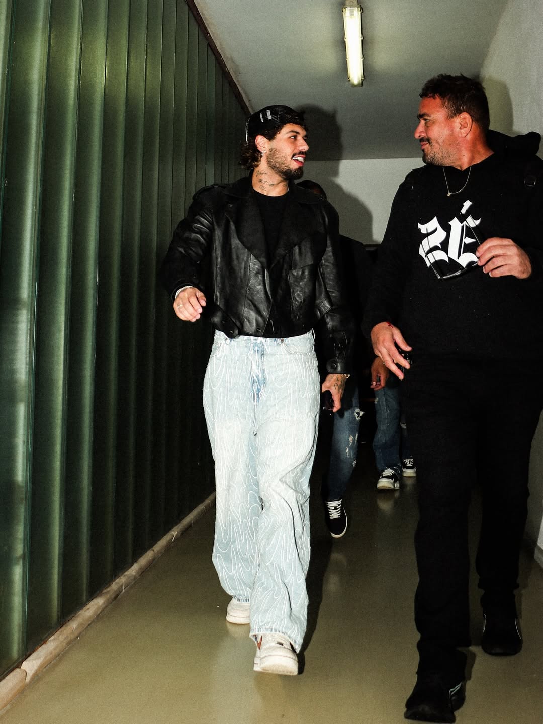 ze-felipe-posta-album-de-fotos-em-portugal-e-ana-castela-reage;-confira