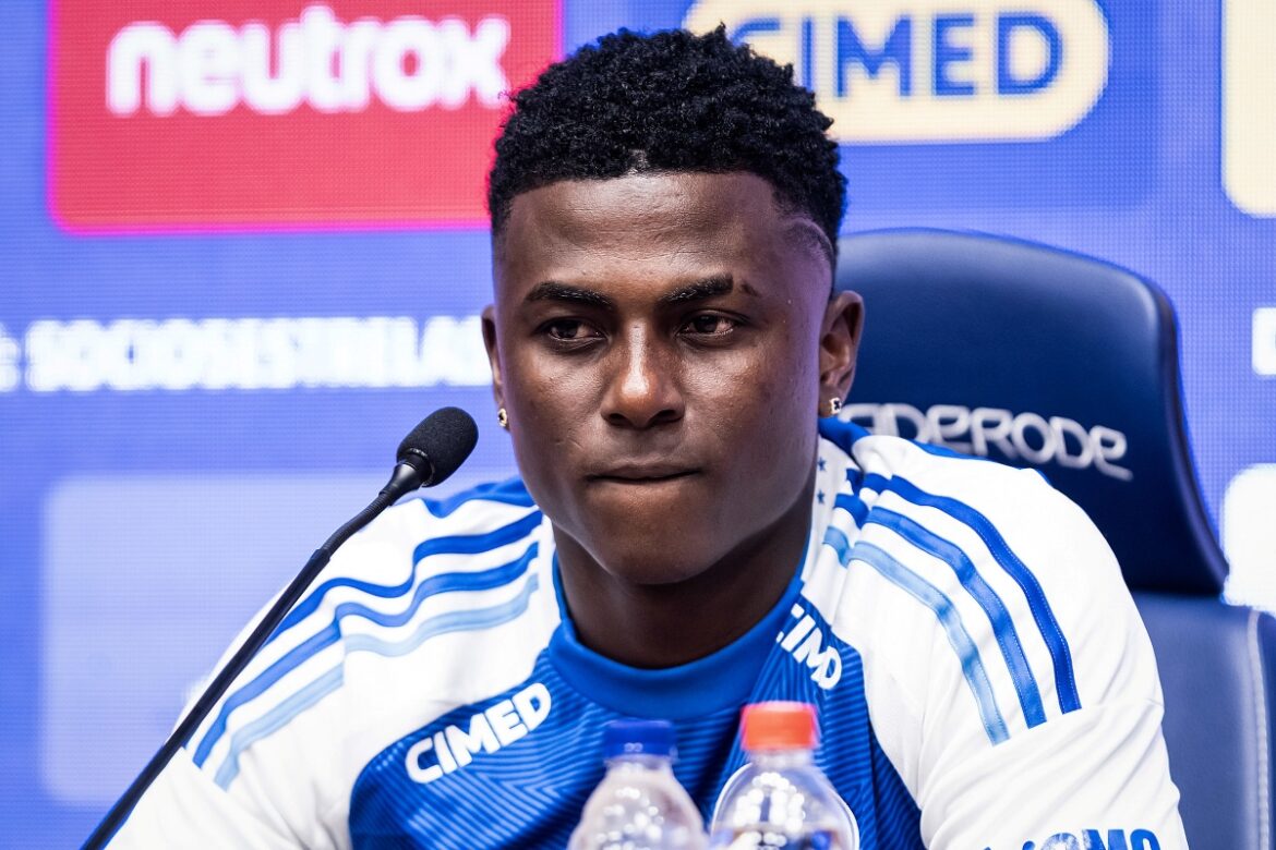 em-apresentacao,-nova-contratacao-do-cruzeiro-rasga-elogios-a-neymar