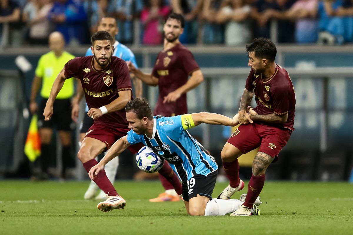brasileirao:-soteldo-brilha-e-fluminense-derrota-gremio-na-arena
