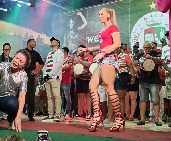virginia-surpreende-com-samba-no-pe-em-novo-ensaio-da-grande-rio;-veja