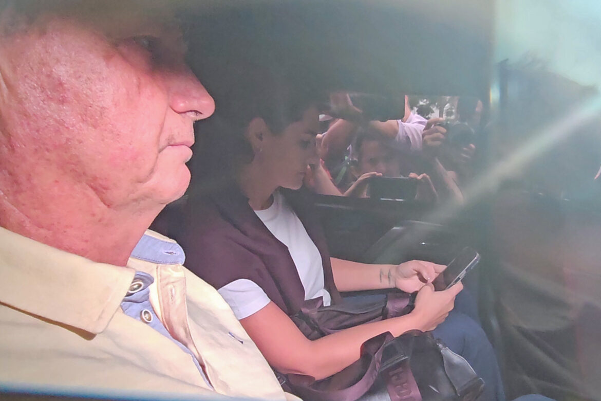 bolsonaro:-migracao-ao-semiaberto-depende-de-criterios-penais;-entenda