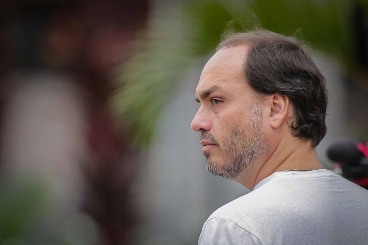 carlos-pede-para-trocar-data-de-visita-a-bolsonaro-por-aniversario