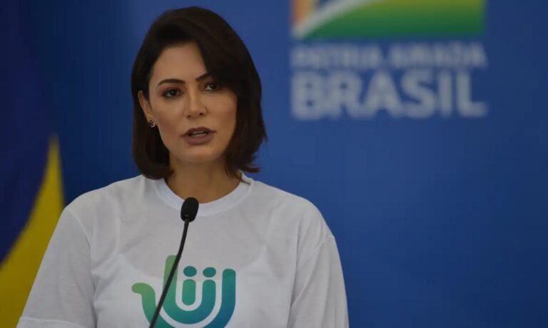 Michelle rebate crítica de apoiador que disse que ela está ‘cagando’ para Bolsonaro
