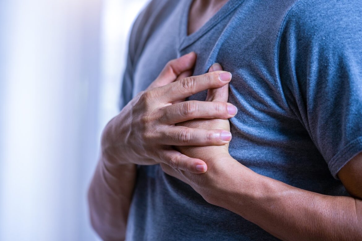 cardiologista-lista-sintomas-graves-de-infarto-alem-da-dor-no-peito