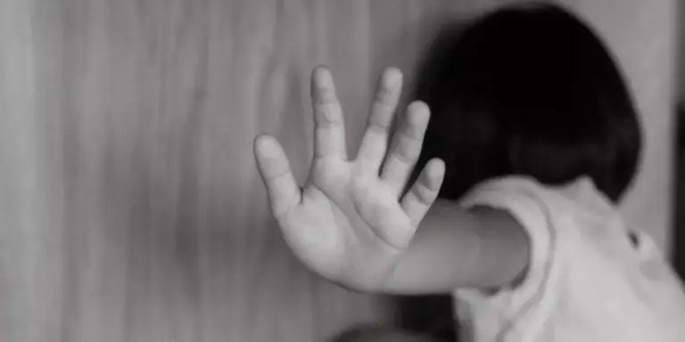 Homem Ă© preso por estuprar bisneta de 12 anos da companheira