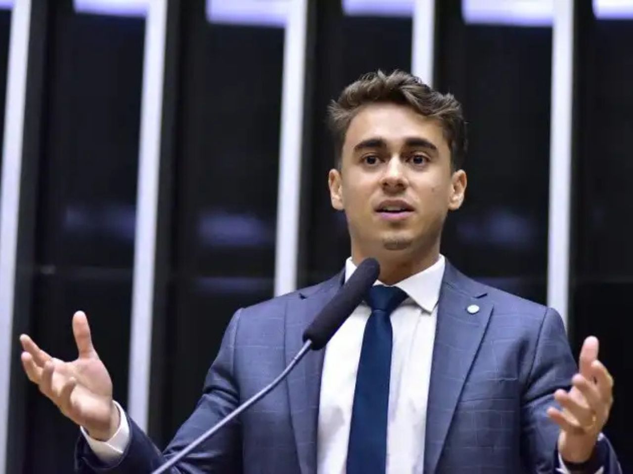 Nikolas protocola PEC e obriga presidente do Senado a pautar impeachment no STF
