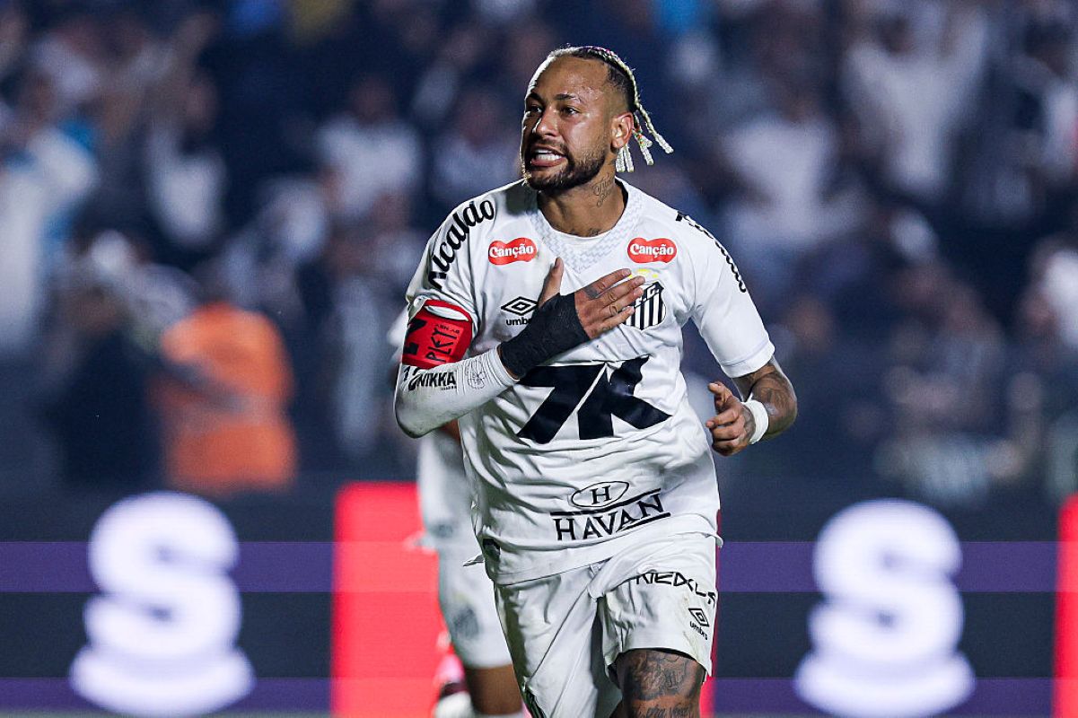 neymar-marca-hat-trick-e-chega-a-150-gols-pelo-santos