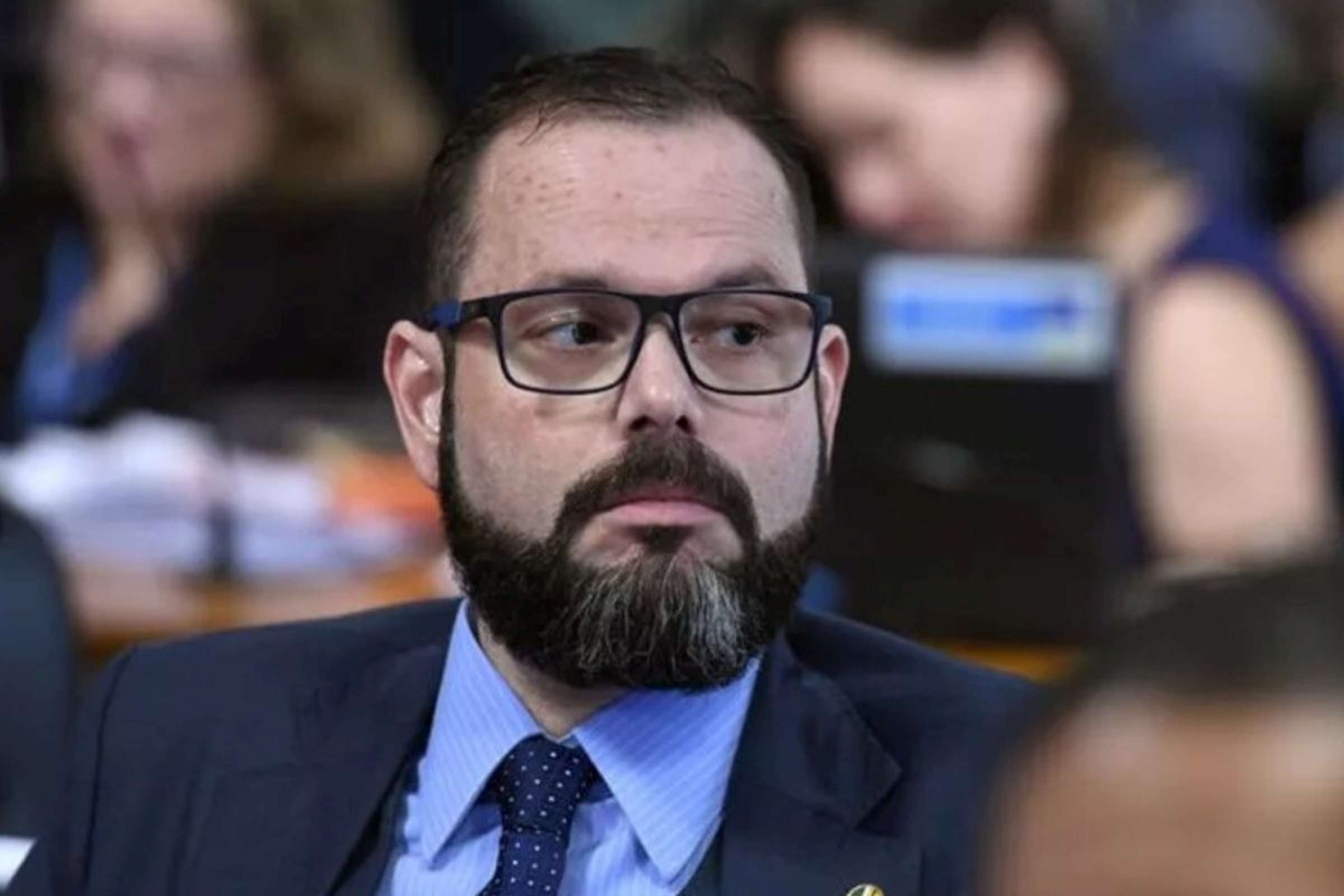 ex-diarista-lotada-no-gabinete-de-seif-ganha-mais-que-8-governadores