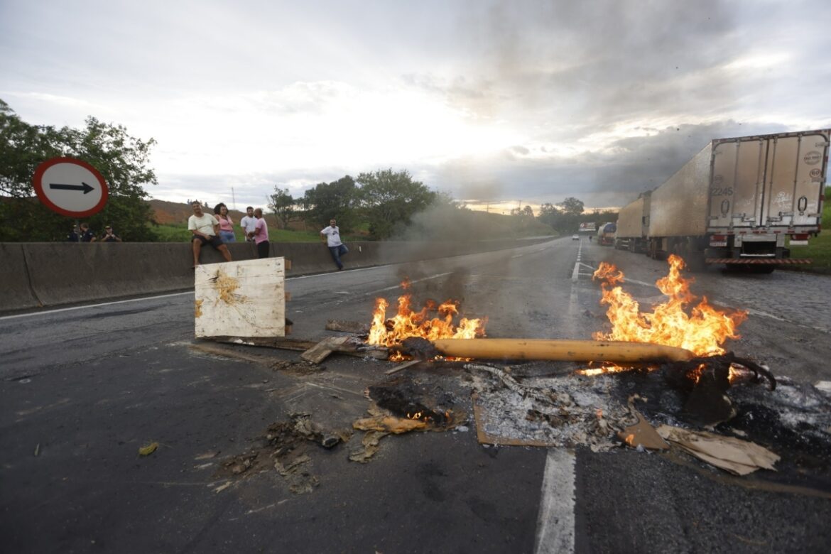 caminhoneiros-ameacam-greve-nesta-5a-(4/12).-o-que-se-sabe-sobre-caso