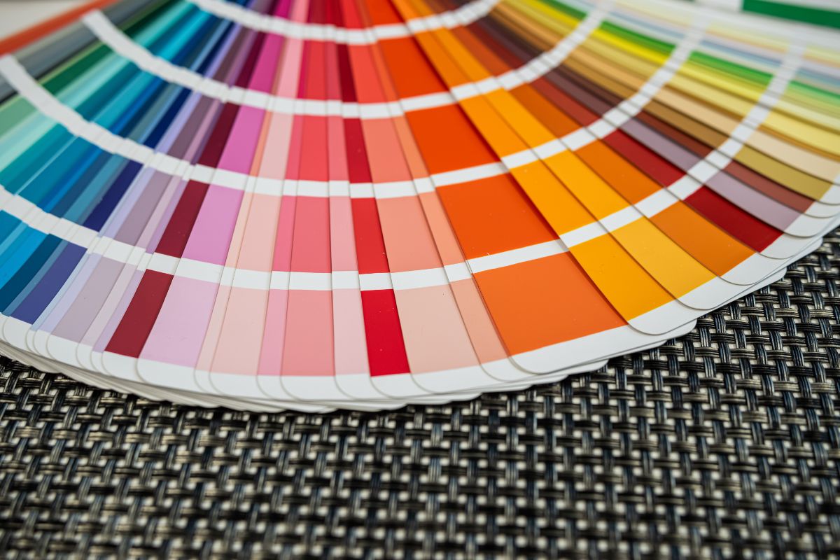 pantone-anuncia-“cloud-dancer”-como-cor-de-2026;-entenda-o-significado