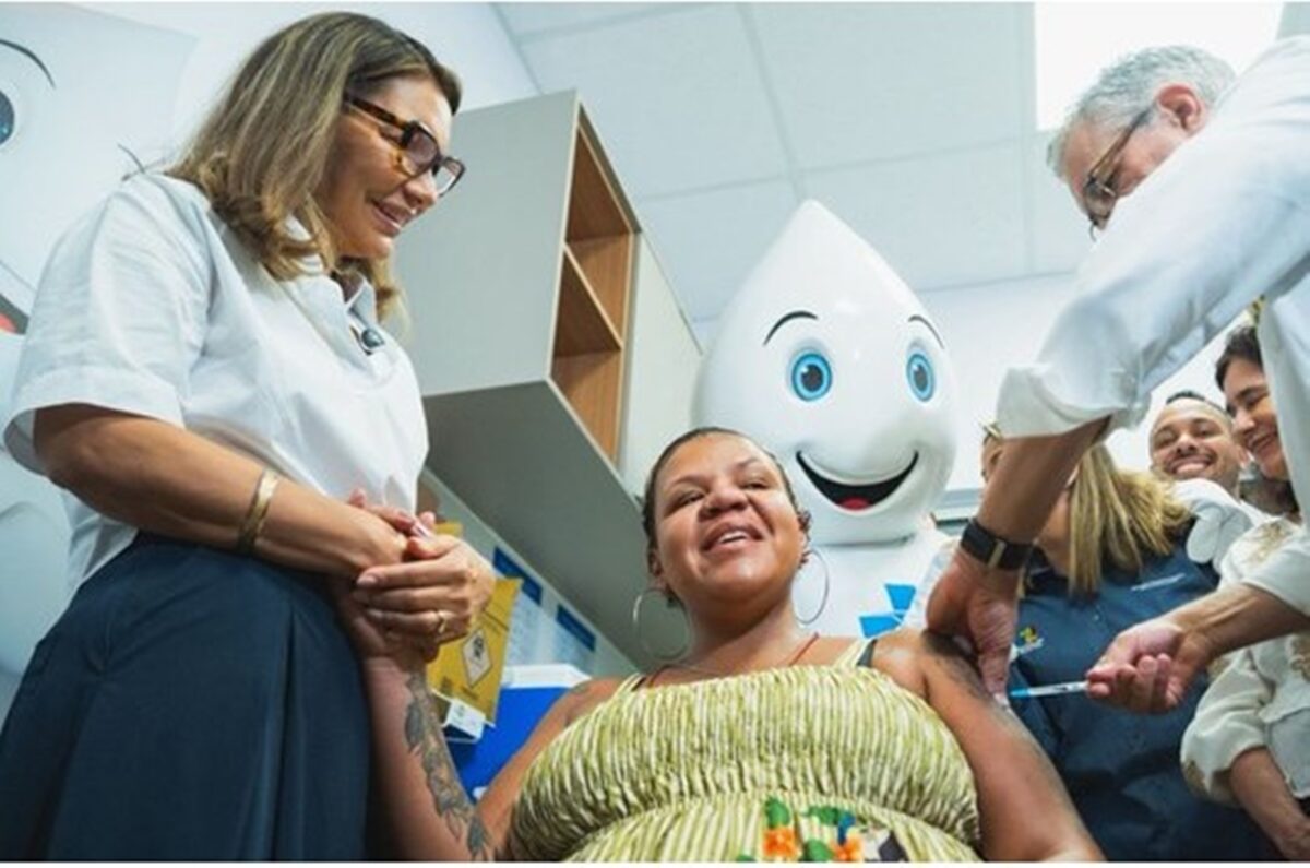 padilha-e-janja-iniciam-campanha-de-vacinacao-contra-bronquiolite