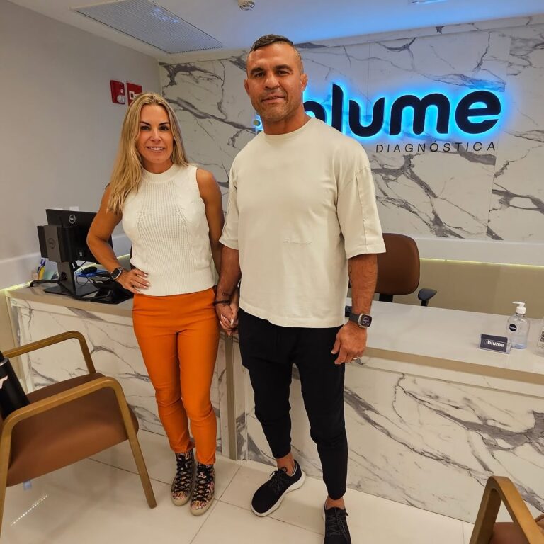 ex-feiticeira,-joana-prado-maltrata-sogro-de-86-anos-ao-vivo-em-podcast-e-web-reage;-veja