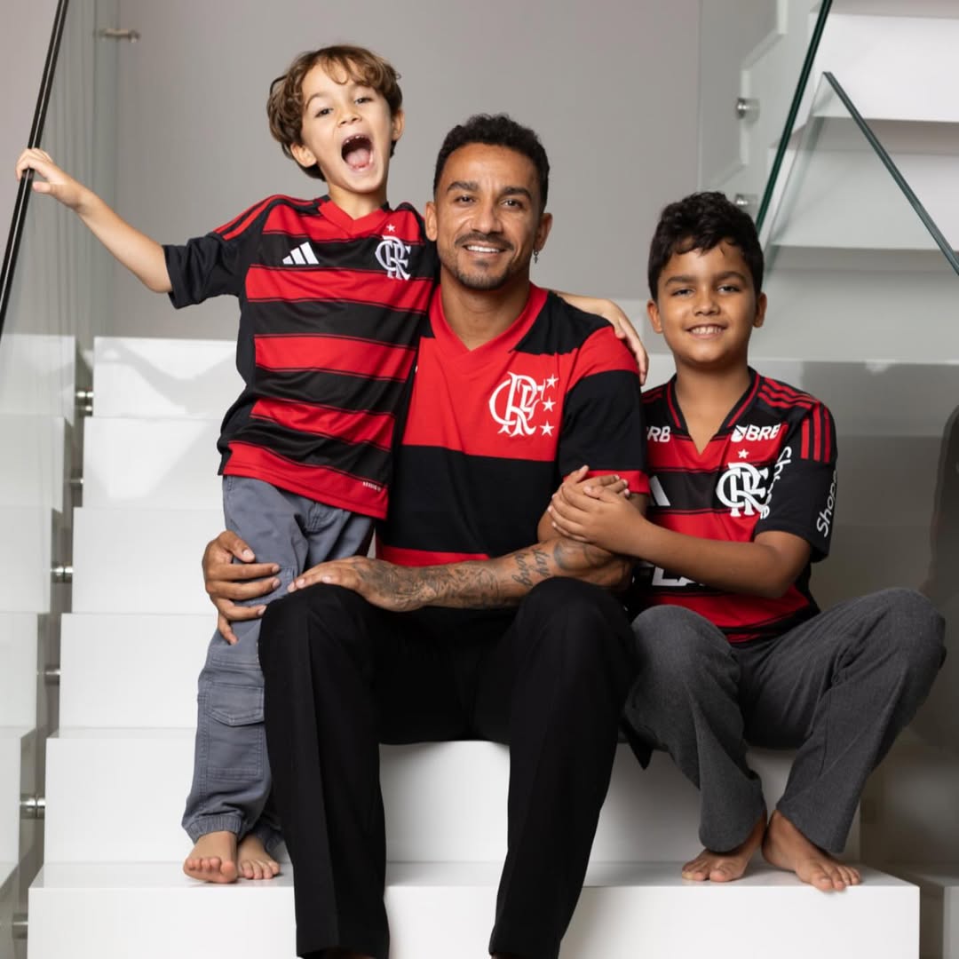 filho-de-jogador-do-flamengo-comete-gafe-durante-comemoracao-do-titulo;-assista
