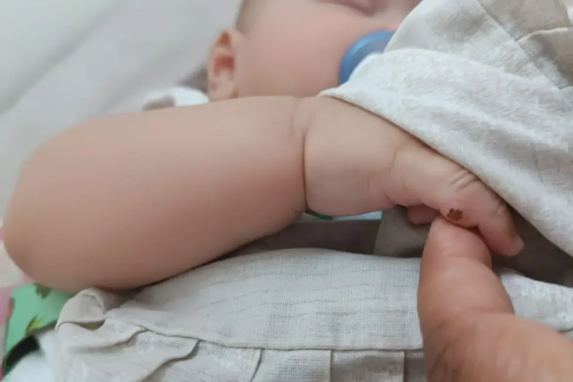 medica-admite-erro-apos-bebe-sofrer-corte-na-lingua