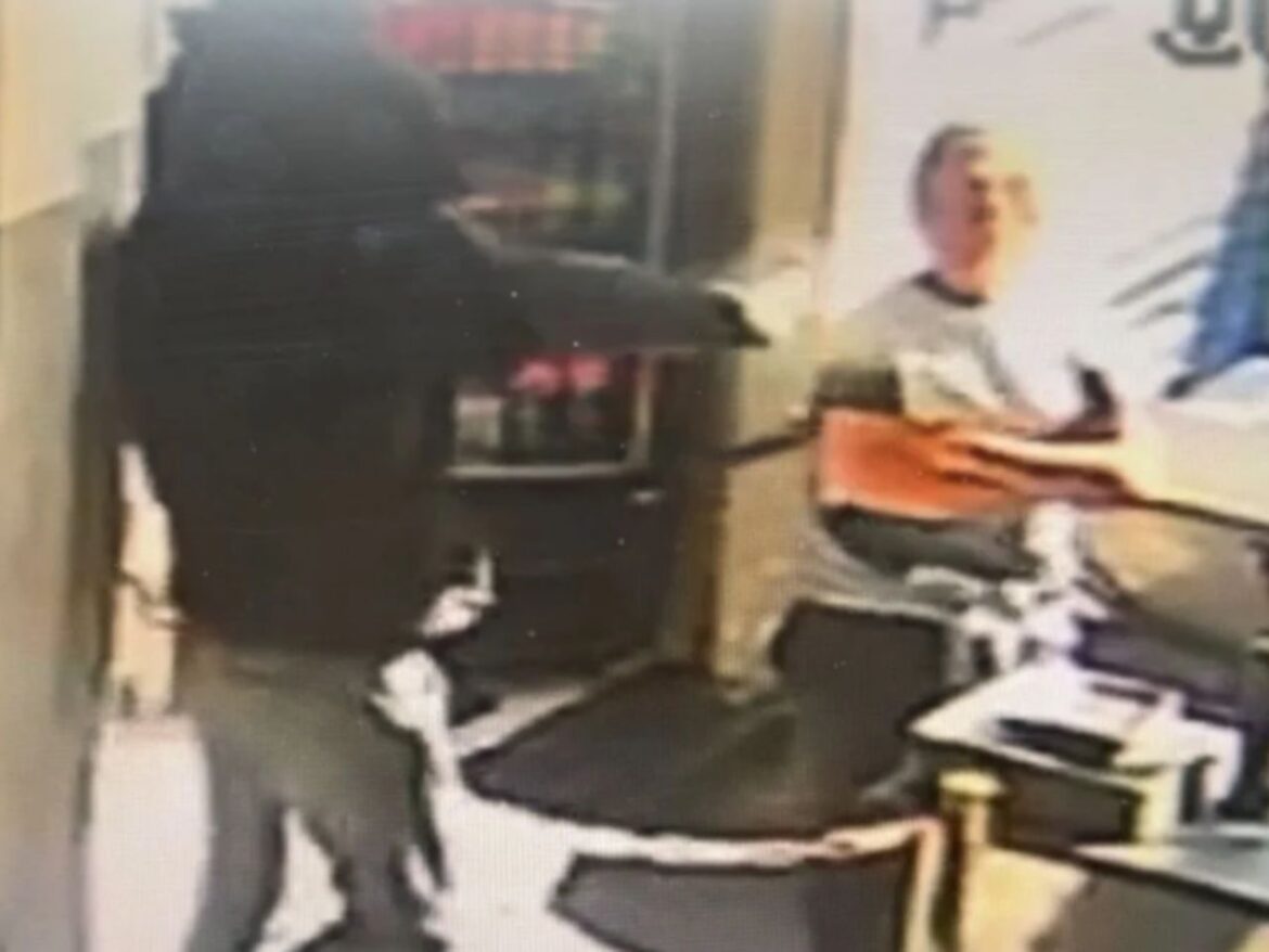 video:-mulher-e-baleada-6-vezes-por-ex-em-pastelaria