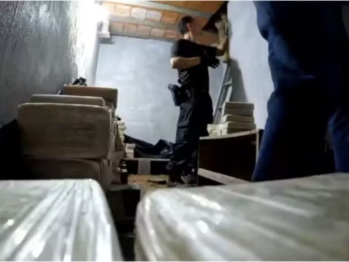 pf-encontra-bunker-com-mais-de-600kg-de-cocaina-em-blumenau